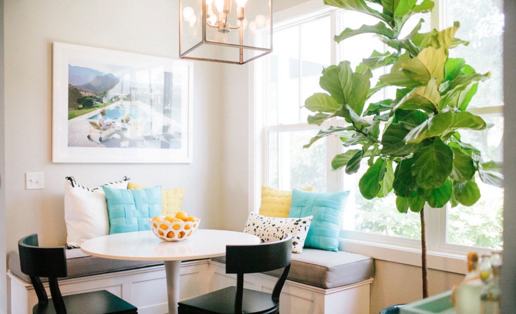 light-furniture-small-cozy-dining-space